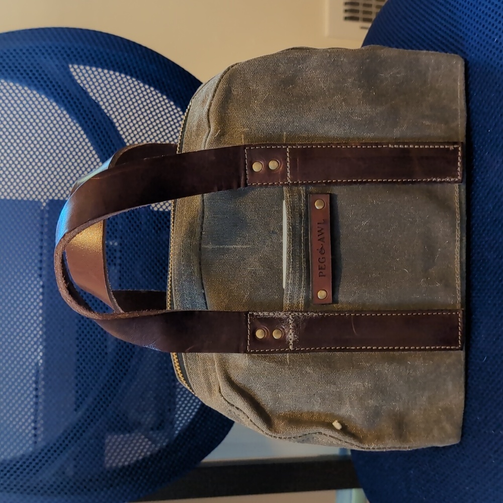 Peg and Awl Dopp Case